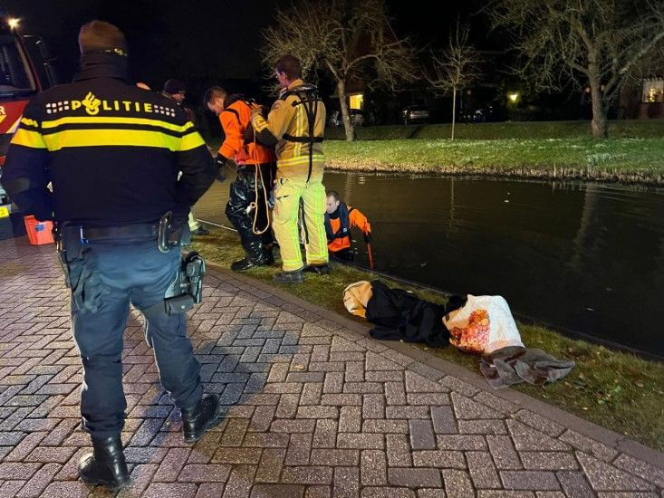 Zoektocht naar persoon te water Kerkweg