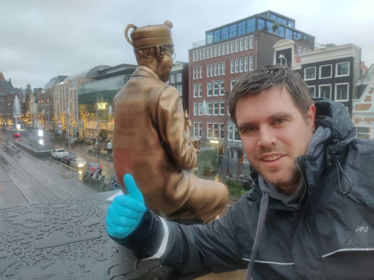 André van Duin geëerd met levensgroot beeld