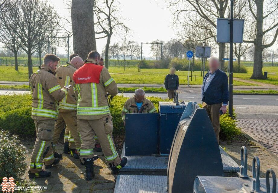 Telefoon in ondergrondse container