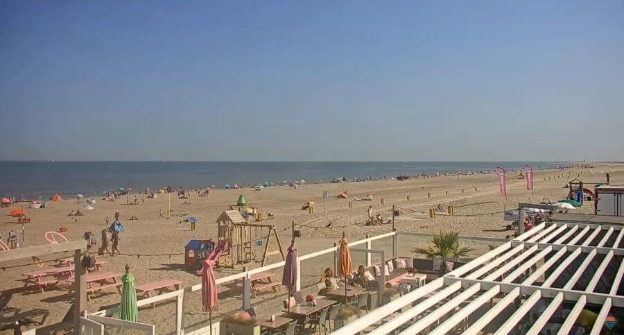 Al vroeg druk op de Westlandse stranden