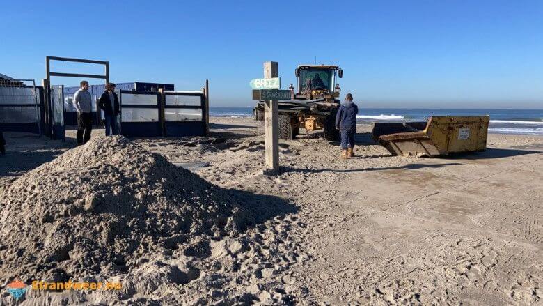 Schades aan strandpaviljoens door stormen