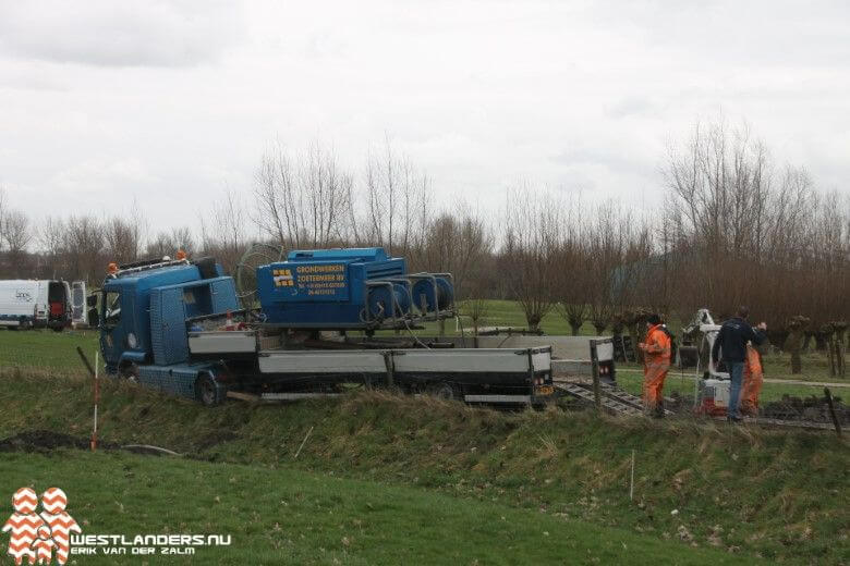 Vrachtwagen vast op de Tramkade