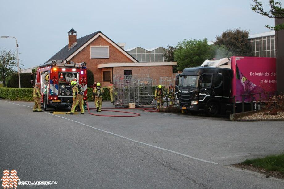 Vrachtwagen vliegt in de brand