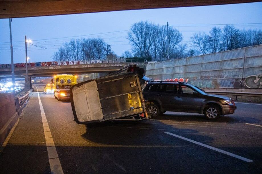 Paard gewond na ongeluk met trailer op A20