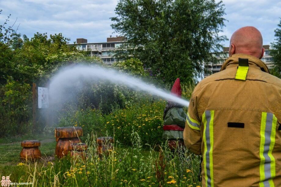 Bijenhotel gaat in vlammen op