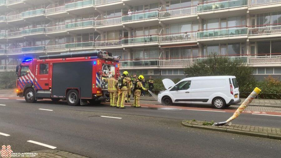 Autobrand aan de Houtmanstraat