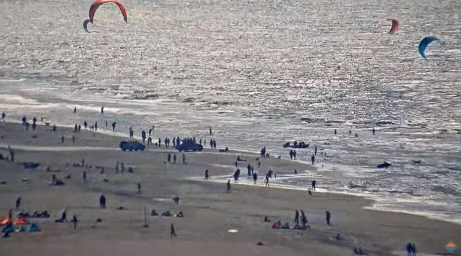 Watersporters in problemen bij de Zandmotor