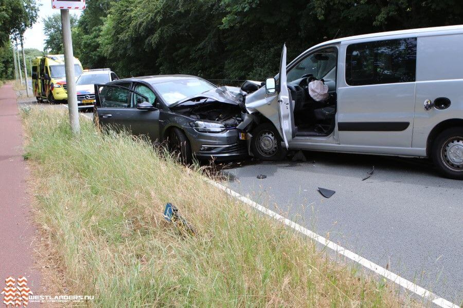 Eerste rijles eindigt met bijna frontale botsing