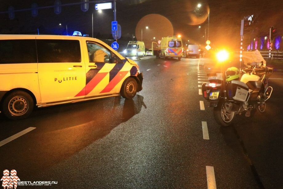 Ongeluk  met politiebus tijdens spoedmelding op N213