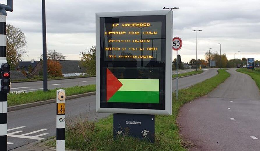 Palestijnse vlag van reclamezuil weggehaald