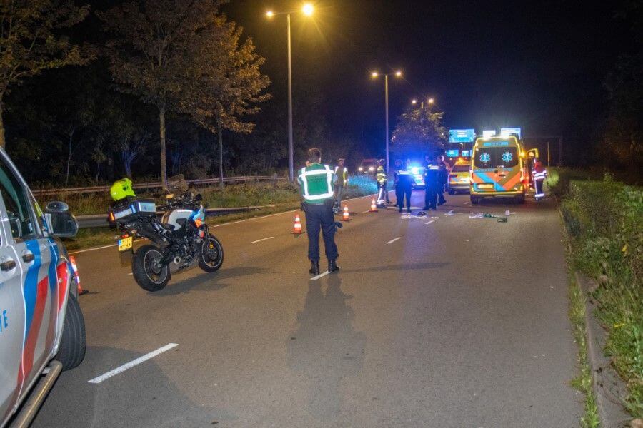 Arrestant springt uit rijdende bus marechaussee