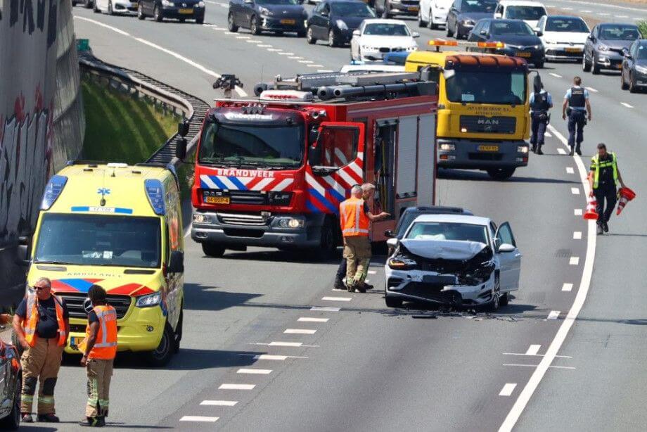 Automobilisten negeren rood kruis na ongeluk A20