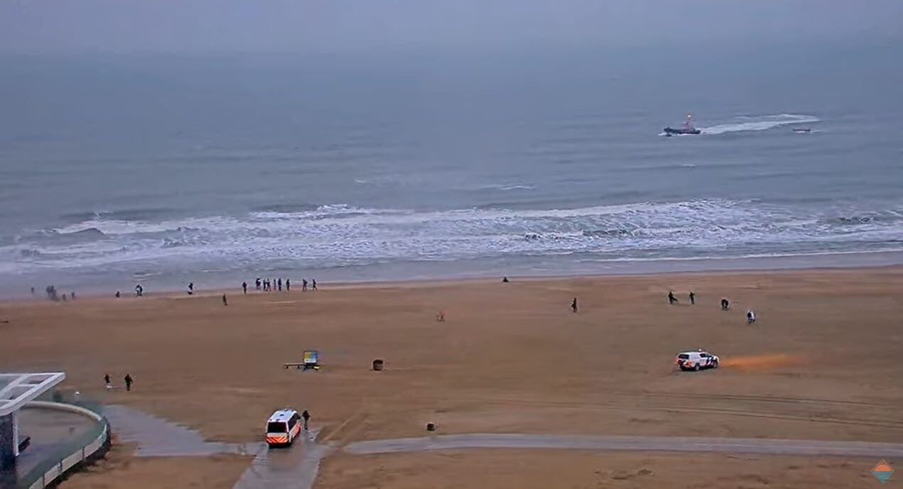 Zoekactie op zee na aantreffen kleding op strand