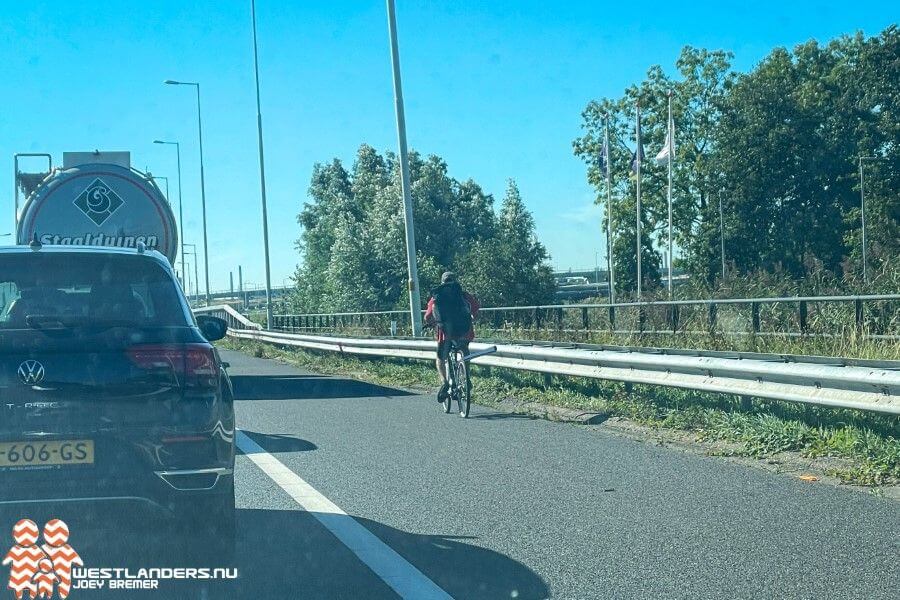 Fietser bijna door de Beneluxtunnel