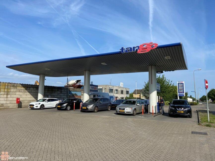 Meer drukte vandaag bij het tankstation