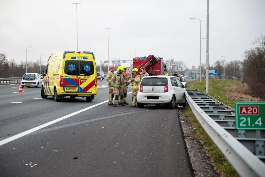 Vier mensen naar het ziekenhuis na ongeluk A20