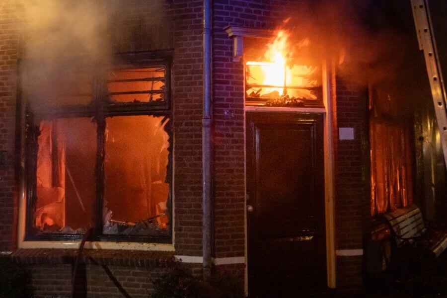 Drie gewonden bij grote brand na explosie