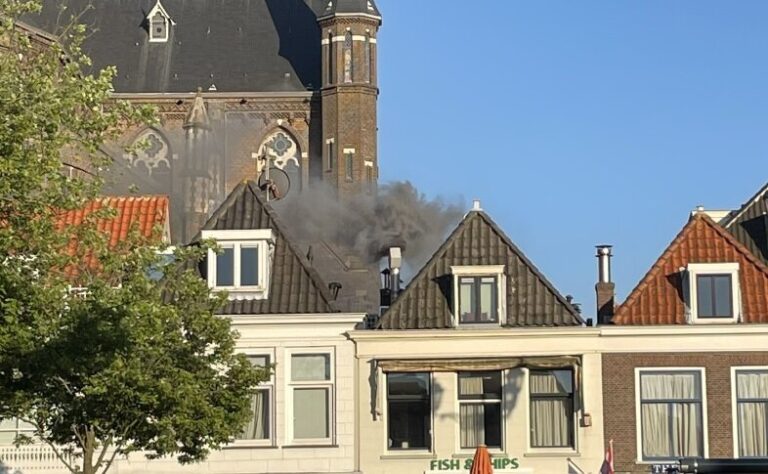 Grote brand bij eetcafe in Delft