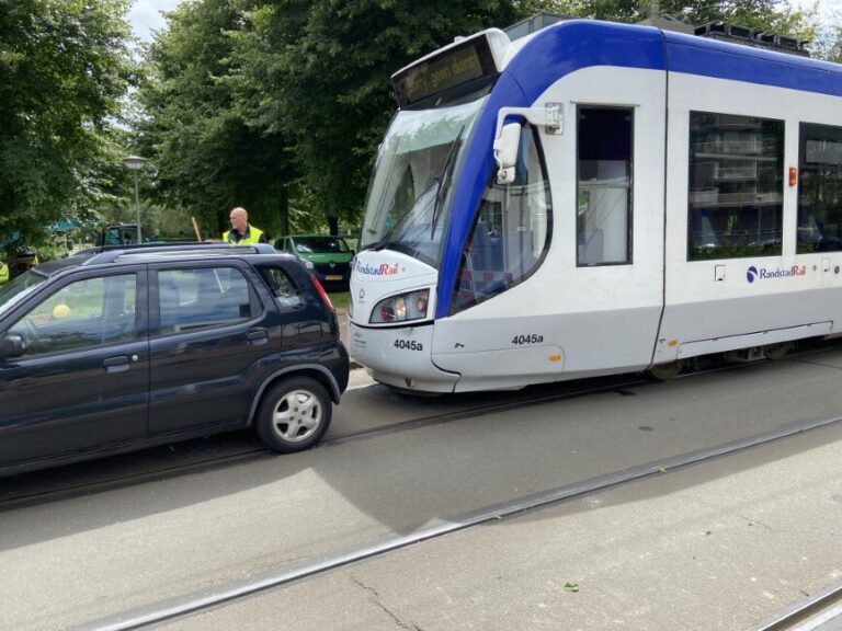 Kop staart botsing met tram