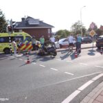 Gewonde na botsing bezorgscooter met kleine vrachtwagen