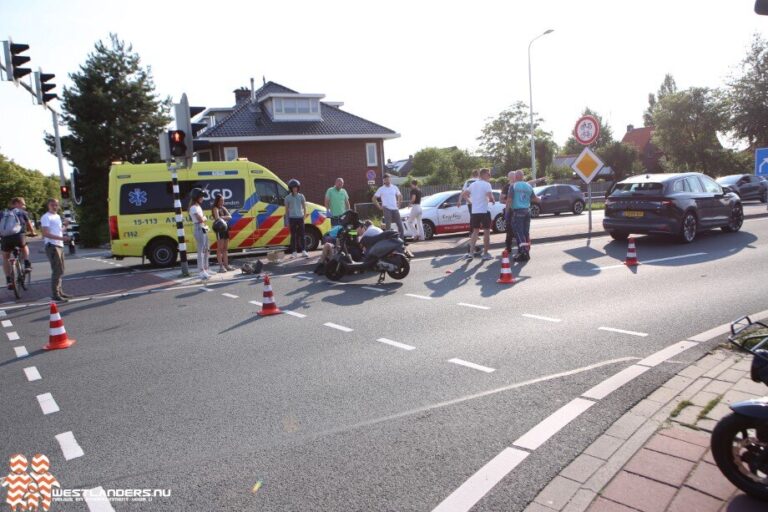 Gewonde na botsing bezorgscooter met kleine vrachtwagen