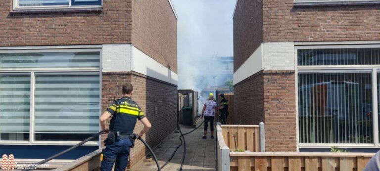 Schuttingbrand aan de Columbusstraat