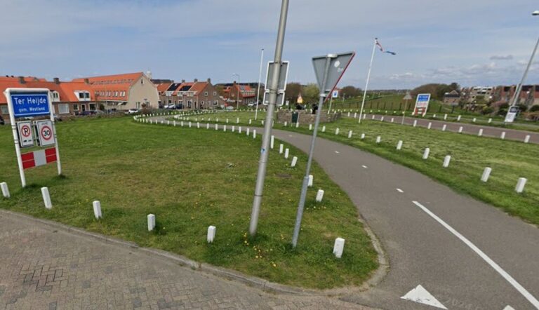 Fietspad bij Ter Heijde maand op de schop