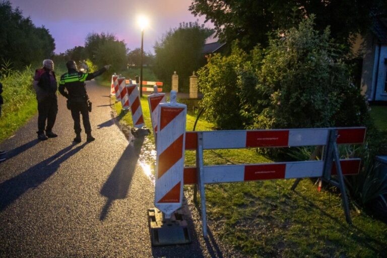 GRIP1 na gesprongen waterleiding in dijk Weverskade