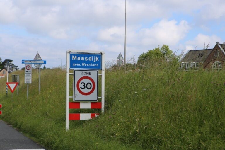 Wegafsluitingen in Maasdijk in augustus en september