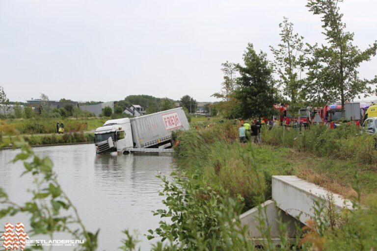 Vrachtwagen te water aan de Oostelijke Randweg