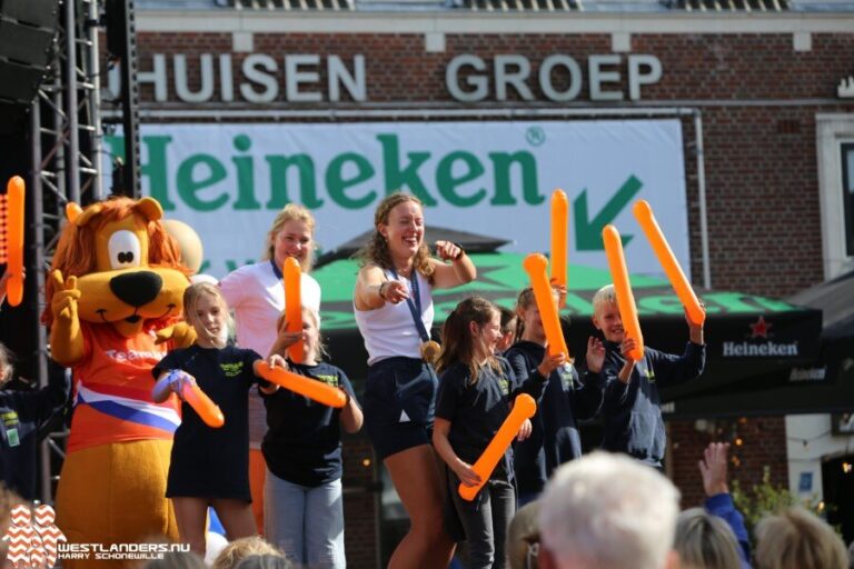 Gouden medaillewinnares Benthe Boonstra gehuldigd