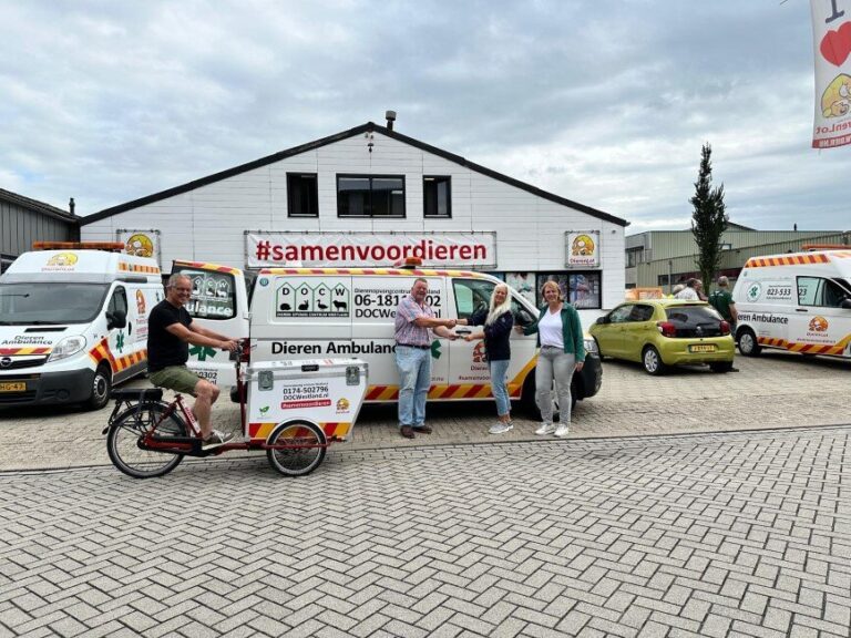 DierenLot schenkt dierenambulance en bakfiets voor DOCW