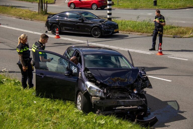 Lesauto total loss na ongeluk bij Vijfsluizen