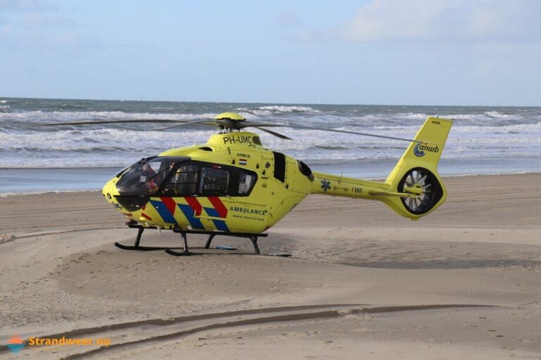 Kind overreden door auto op het strand