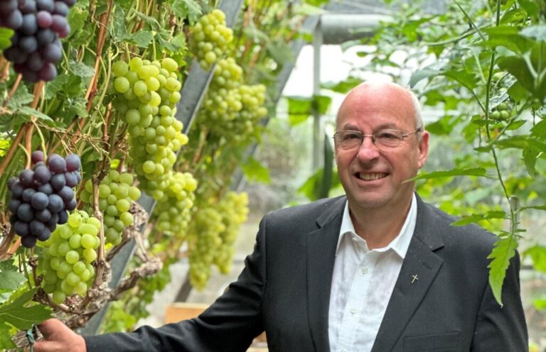 Jaap Steenvoorden 25 jaar pastoor in Westland