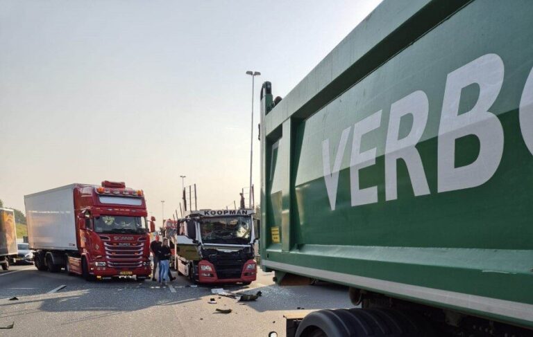 Chauffeur gewond na ongeluk A20