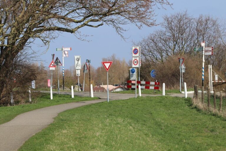 Vandalisme rondom slagboom bij Vlugtenburg