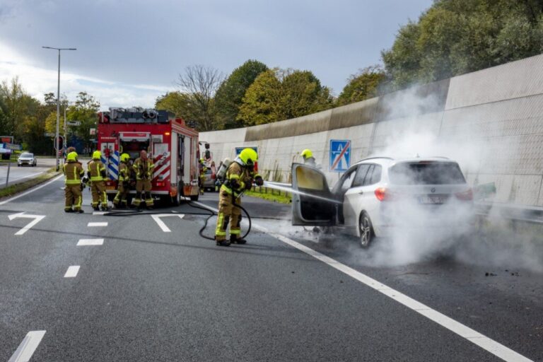 Auto in brand tijdens rijden op de A20