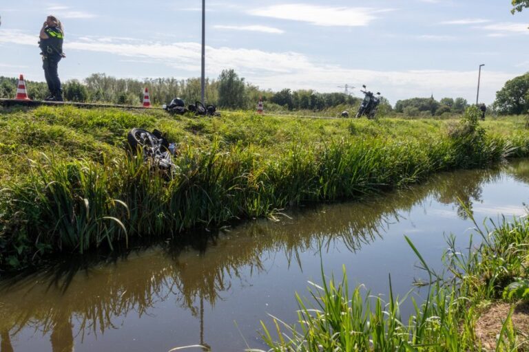 Motorrijdster net niet te water