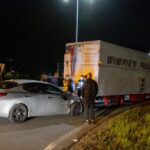 Kermiswagen en auto botsen op oprit A20