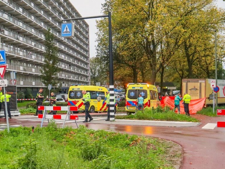 Fietser (14) overleden na aanrijding vrachtwagen