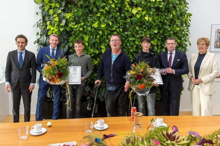 Bronzen medailles voor redders drenkeling Duifpolderkade