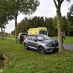 Auto tegen boom Dorppolderweg