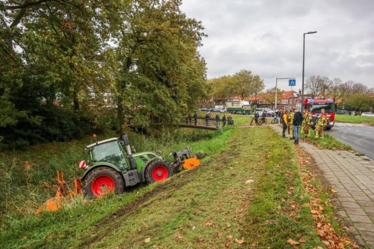 Tractor te water bij Laan 1940-1945