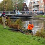 Fiets half in het water Kluiskade