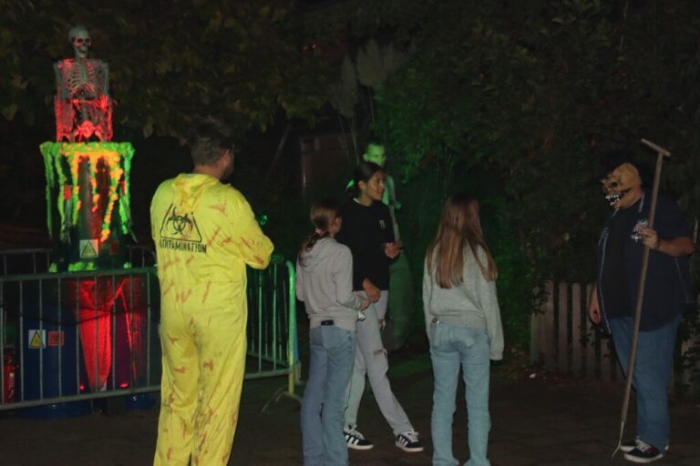 Gezellig druk tijdens viering van Halloween