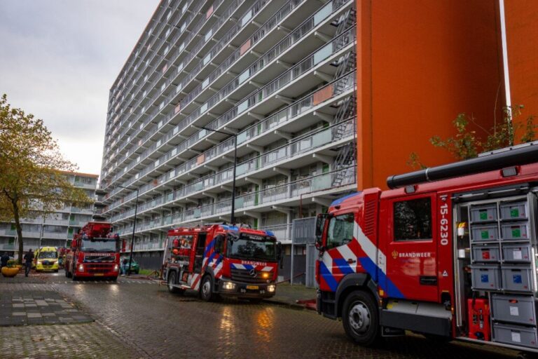 Uitslaande brand in flatgebouw Sparrendal