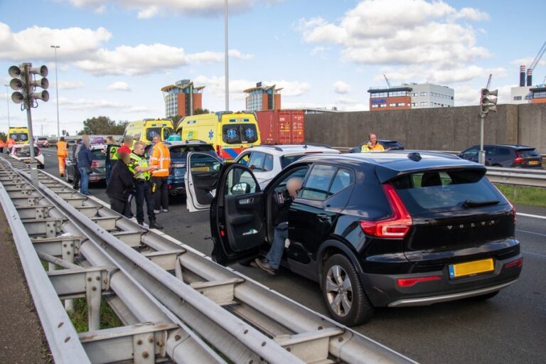 Gewonden bij kettingbotsing Beneluxtunnel