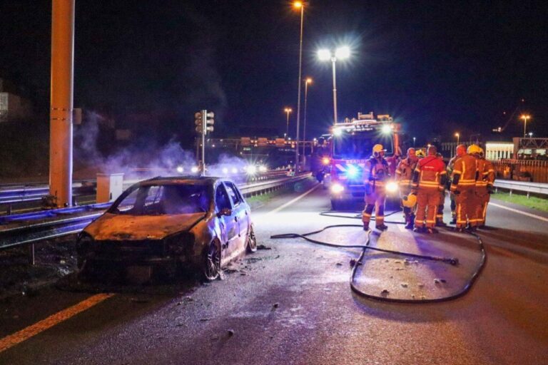 Man tijdens hulpverlening aangereden op snelweg A4