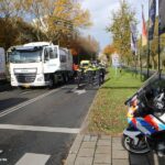 Automobiliste klapt op vuilniswagen